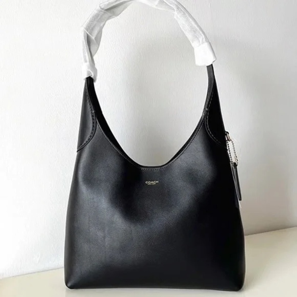 Coach Shoulder Bag 28  in black